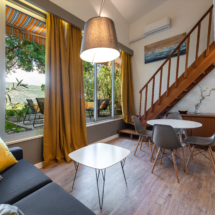 Two-level studio with patio and sea view (7)