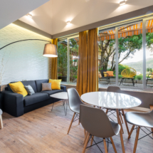 Two-level studio with patio and sea view (1)